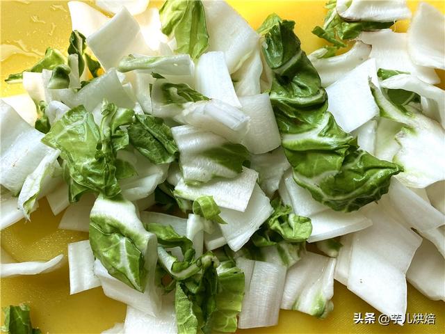 牛皮菜的功效与作用，农村人喂猪的主食蔬菜“牛皮菜”简单烹制成了四川人的美味下饭菜