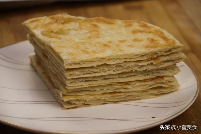 千层饼怎样做又酥又软，千层饼外酥内软是怎样做的（人人都能烙出外酥里软）