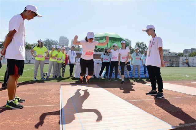 中考实心球是几公斤的，中考实心球多重（中考体育考试满分全攻略）