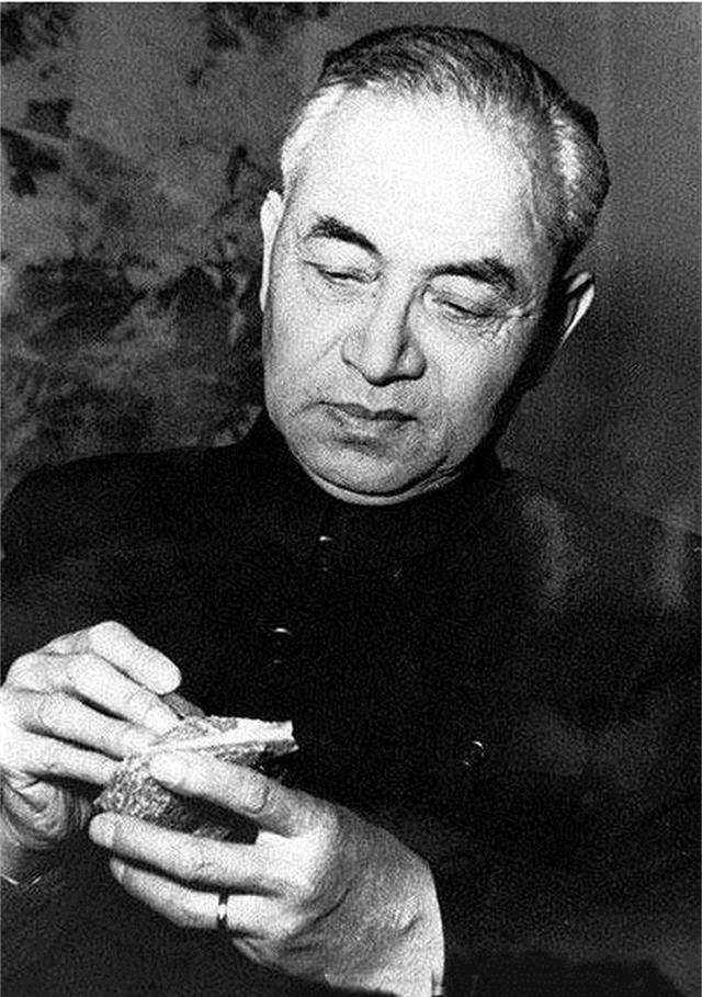 关于科学家的故事，科学家故事100篇（《给孩子读的中国榜样故事》）