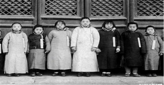 容妃为什么被贬，历史上容妃的下场（康熙将容妃送进宗人府贬为马奴）