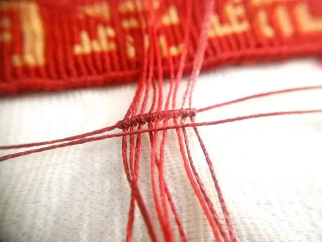 手工粽子怎么做简单又漂亮，手工五彩粽子制作方法（精致小巧的4角粽子）