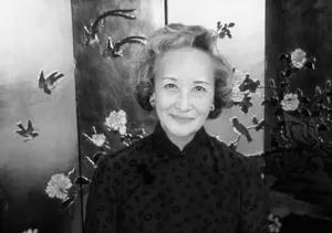 书架背景图 生活在阴沟里依然有向往星空的权利，书架背景图片超清（90岁依旧如同女王）