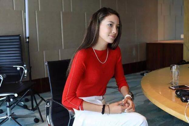 16岁姑娘腹肌，16岁中国混血天才少女豪夺7冠