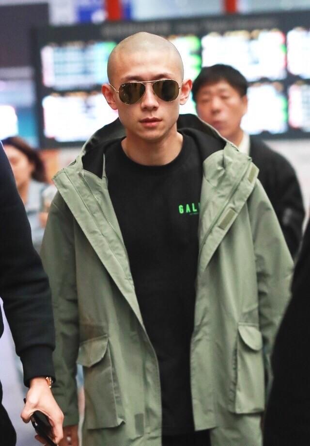 张一山帅气时尚黑白图片,张一山帅气时尚黑白图片头像(张一山光头现身