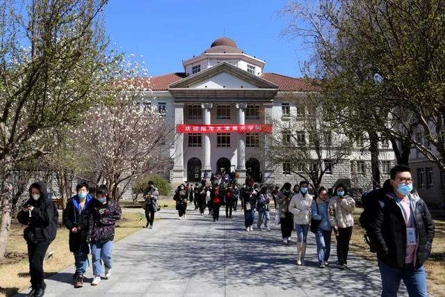 天津美术学院是几本，中国八大美院排名（天津美术学院）