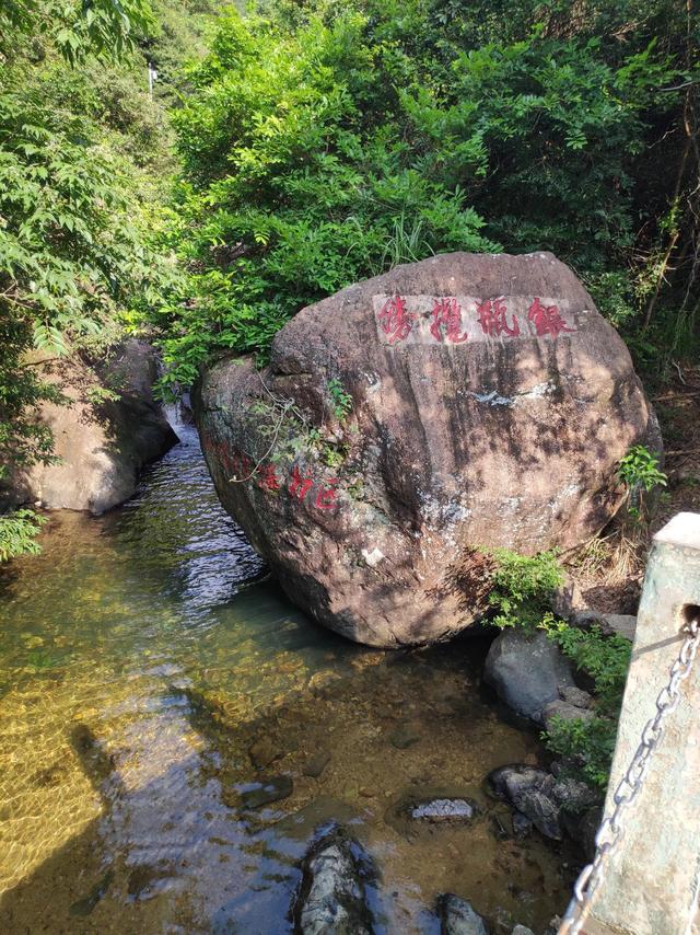 银瓶山海拔多少米，东莞银瓶山海拔多少米（银瓶山海拔896米）