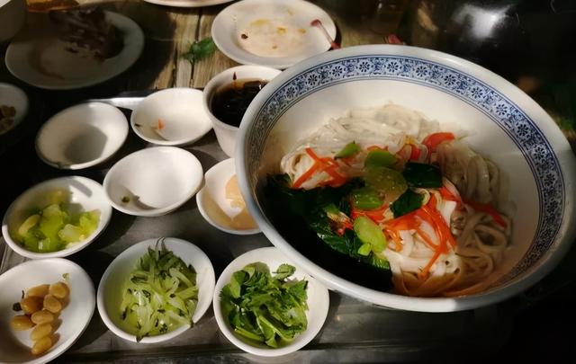 郑州美食排名前十，郑州十大网红餐厅排行榜  留白西餐厅最文艺（郑州市经开区美食盘点TOP10出炉）