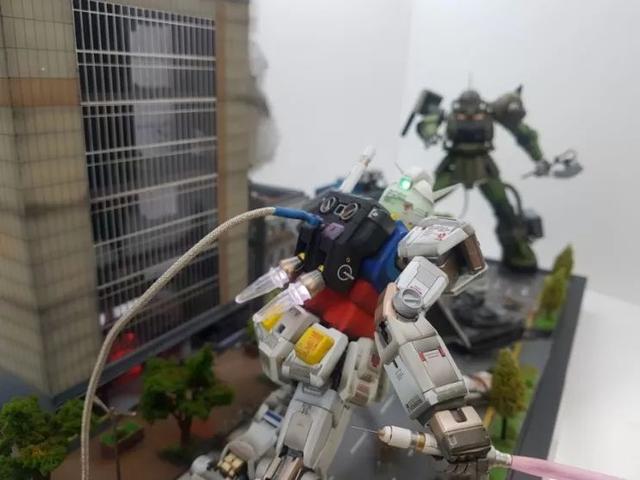 扎古和高达区别，高达扎古是什么梗（佳作：白色恶魔vs扎古）