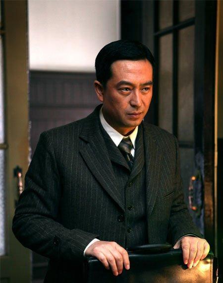 悬崖电视剧剧情简介，《悬崖》周乙的\