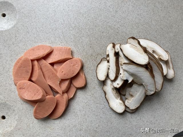 西红柿和鸡蛋青菜一起炒可以吃吗，西红柿炒蛋可以跟青菜一起吃吗（简单炒一炒就上桌）