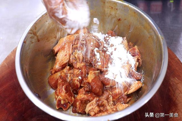 鸡怎么炖才好吃，怎样炖鸡才好吃又简单窍门（有人焯水、有人直接炖）