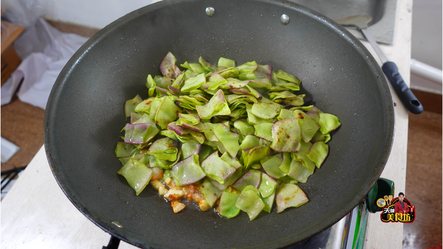 扁豆怎么做好吃，扁豆怎么做好吃又下饭（加1块猪肉教你家常做法）