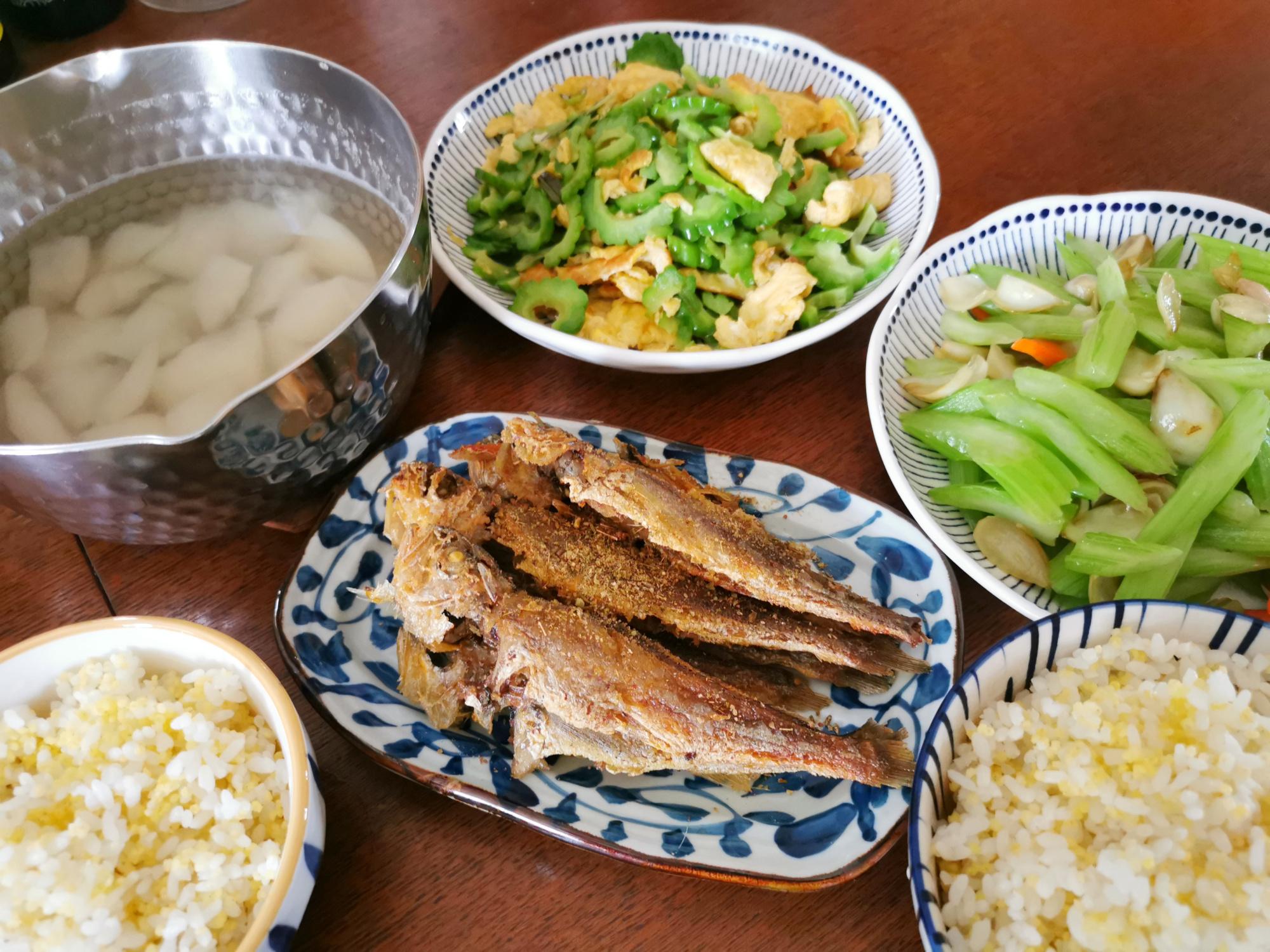 分享我家午餐菜谱：什锦虾仁、红烧鳊鱼、凉拌萝卜缨 - 哔哩哔哩