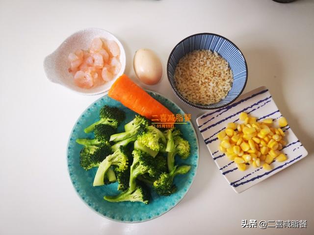 减肥午饭吃什么好，减肥午餐吃啥好（450大卡的减脂午餐）