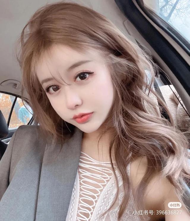 什么颜色头发好看，皮肤白染什么颜色头发好看（不染后悔的6款神仙发色）