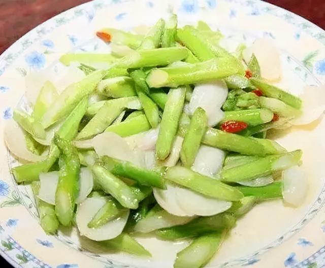 芦笋需要去皮吗，芦笋是否需要去皮（才发现很多人没吃过芦笋）