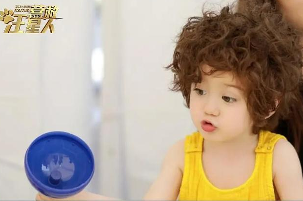 二十不惑演员表小卷，二十不惑演员小卷（一个混血娃一个东北娃）