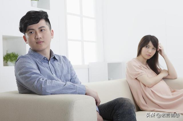 男人有意打压自己喜欢的女人，男人经常打击贬低女人是什么心理（为什么男人总是在无形间打压你）