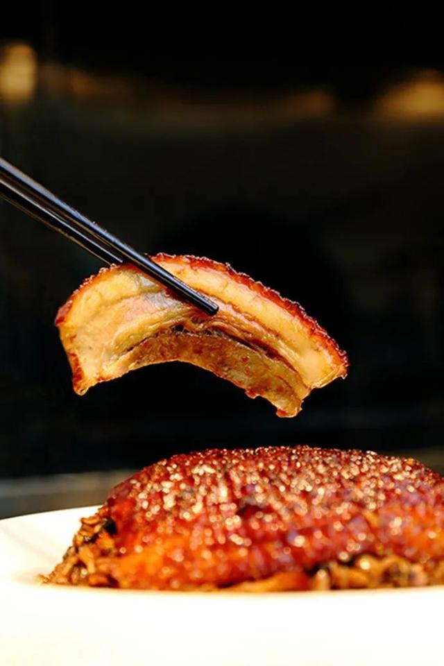 扣肉是哪里的菜，扣肉哪个城市最好吃最有名（为什么芋头会成为“扣肉”这道广东传统名菜中必备的搭配）