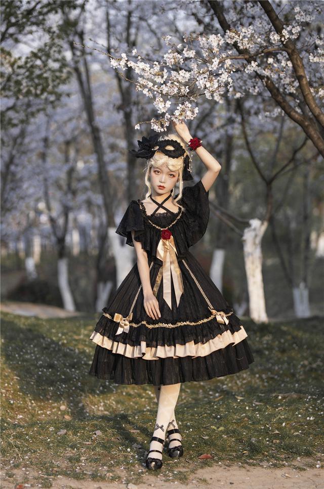 洛丽塔裙子搭配技巧,洛丽塔裙子穿法(试试这几款lo裙)