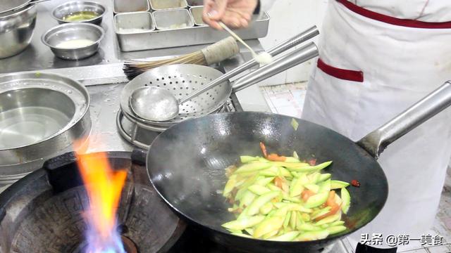 醋溜西葫芦怎么做好吃简单，看看厨师长做的家常菜