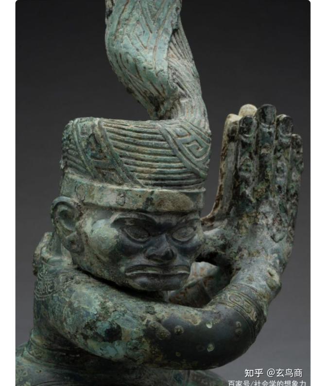 流泪跪坐表情包，微信头像，流泪跪坐表情包（三星堆扭头跪坐青铜人像是相士王）