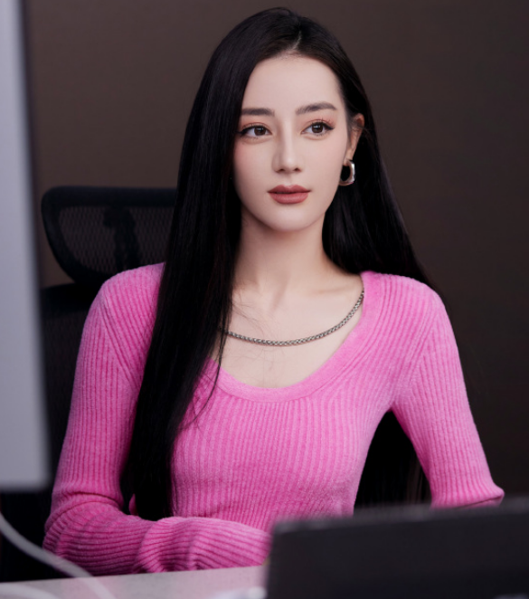 迪丽热巴图片，迪丽热巴图片古装（穿三千短裙炫一双白嫩腿）