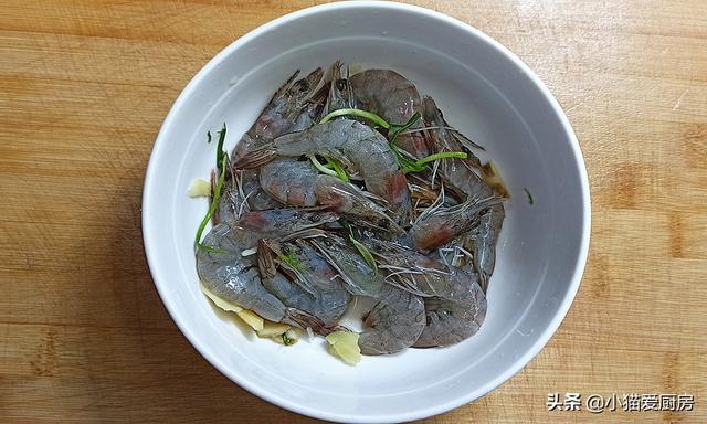 干锅大虾怎么做，干锅虾的做法（下酒又下饭一大锅不够吃）