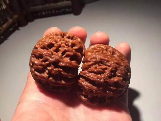 铁核桃和麻核桃区别，铁核桃和麻核桃怎么区分（一文带你全方位了解文玩核桃）