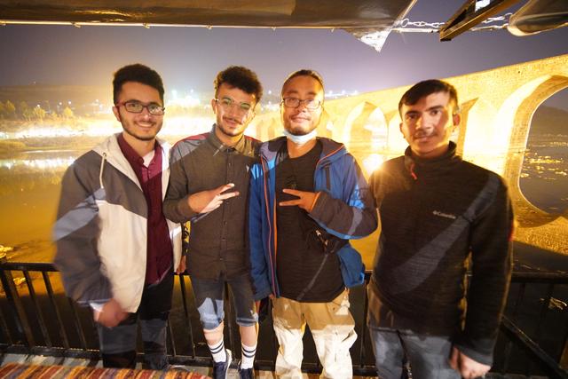 热气球下面的篮子叫什么，上面一个气球下面一个篮子（在热气球盛开的卡帕多奇亚）