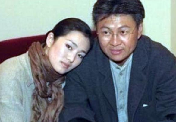 巩俐为何与二任丈夫离婚，巩俐被张艺谋
