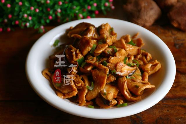 鸡肉香菇怎么做好吃，香菇炒鸡胸肉的详细做法