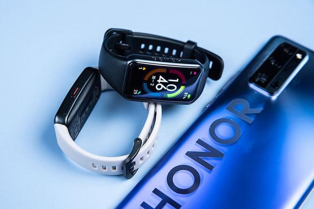 荣耀手环5和5i区别，荣耀手环5i和荣耀手环5哪个好（荣耀手环6详细评测）