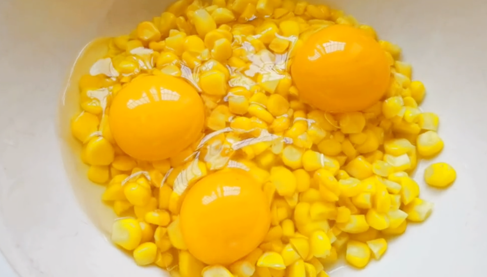 图片[3]-【芝士玉米饼】做法步骤图 鲜嫩又拉丝 出锅孩子抢着吃-起舞食谱网