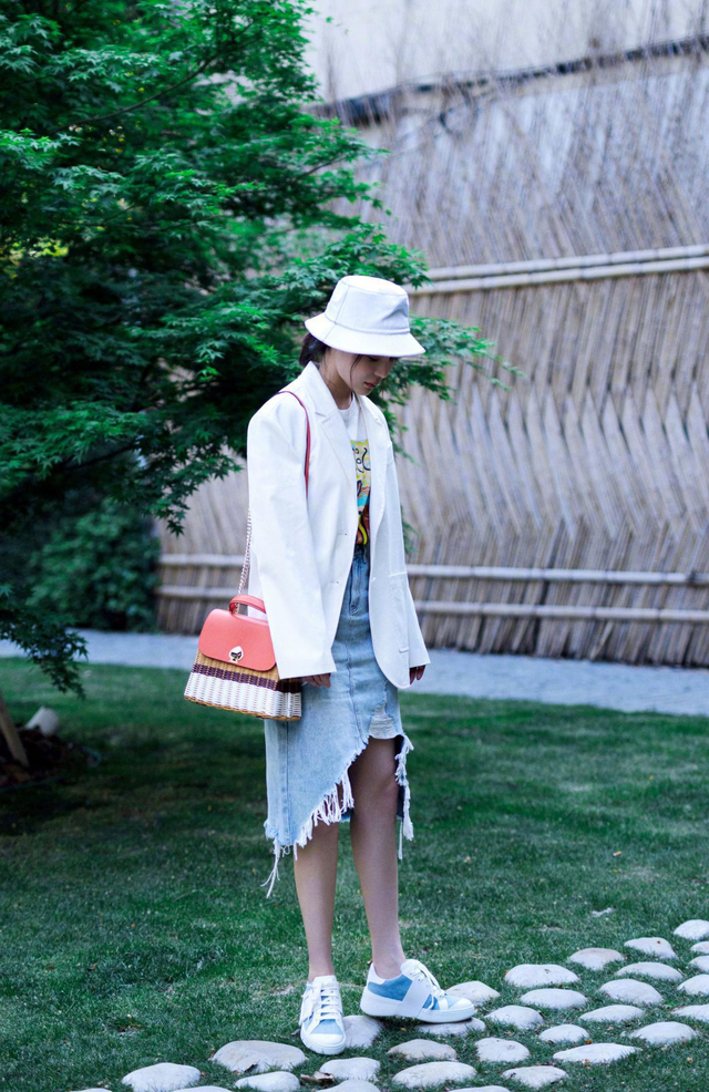 中等身材是什么样的（简直是中等身材女生的穿搭模板）