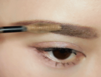 如何修眉与画眉教你方法让你拥有最漂亮的眉形，简单修眉和画眉技巧,我一步步教你（四款超详细画眉教程）