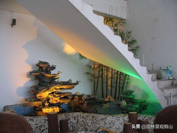 假山盆景放在客厅哪个位置好，假山盆景摆放在客厅什么位置好（办公室假山如何放置才好、室内放置哪种类型假山）