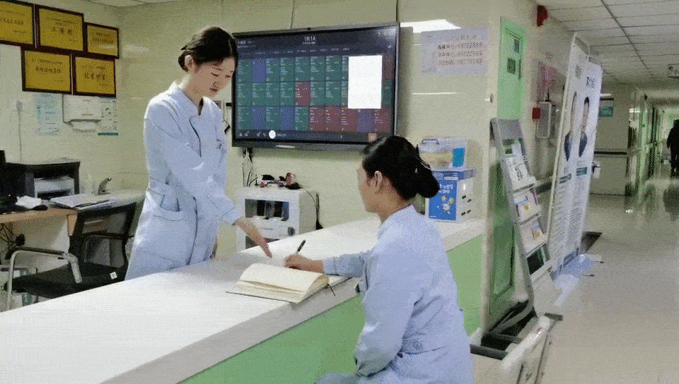 护士礼仪站姿有几种，护士礼仪站姿有几种图片（大兴护理的快和实之礼仪篇）