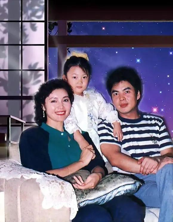 冲锋陷阵演员表，冲锋陷阵电影的女主角是谁（主演《自豪吧）