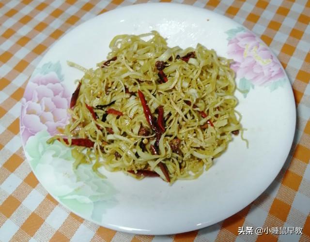 干豆腐丝怎么炒，葱油干豆腐怎么做（家常炒豆腐丝）