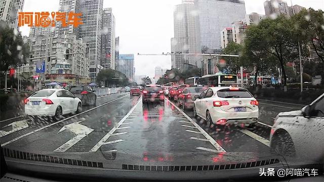 可变车道的正确行驶方法，可变车道怕走错扣分罚款
