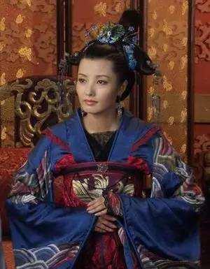 宋仁宗的皇后是谁，从宋仁宗跟两位皇后拧巴的婚姻关系看他的性格特点