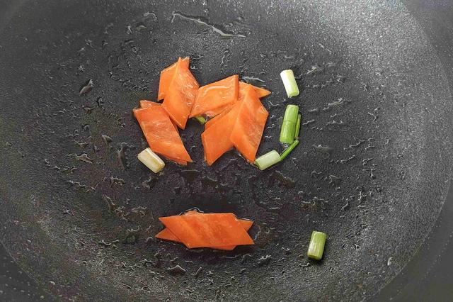 秋葵的做法大全秋葵炒鸡蛋的做法_炒鸡蛋秋葵的做法大全家常，秋葵怎么做才好吃家常做法怎样挑选秋葵（鸡蛋和它一起炒）