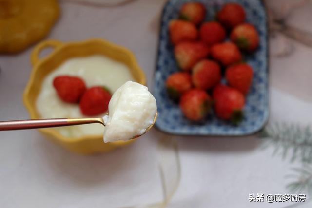 最简单的双皮奶制作方法，超级简单的自制双皮奶（改良做法太简单）