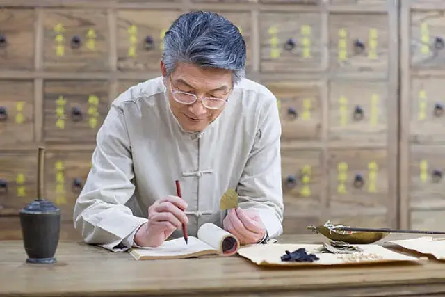 总打哈欠是怎么回事，总是打哈欠是怎么回事（哈欠连天，那是你的胃不好）
