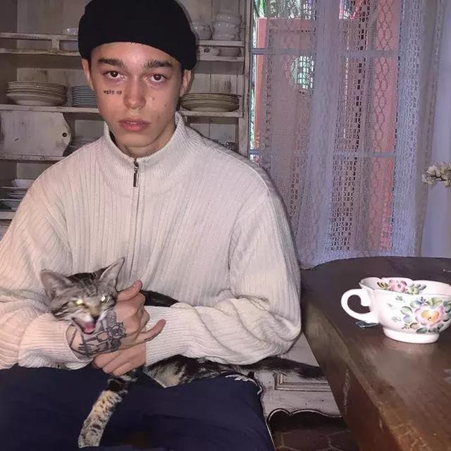 纹身男头像微信，纹身男头像（Trautvein脸上有Wake）