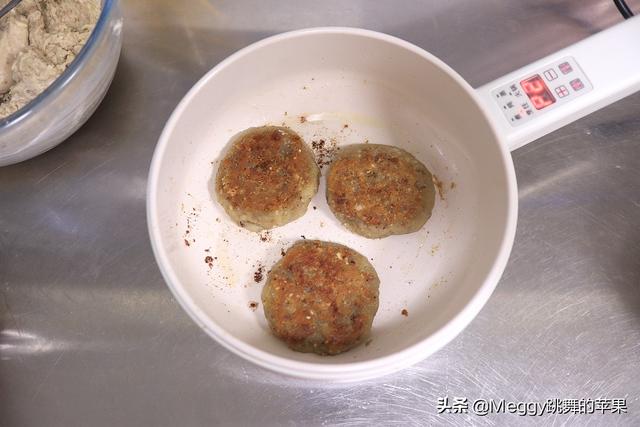 家常牛肉饼怎么做，家常牛肉饼怎么做视频（牛肉土豆别再傻傻红烧了）