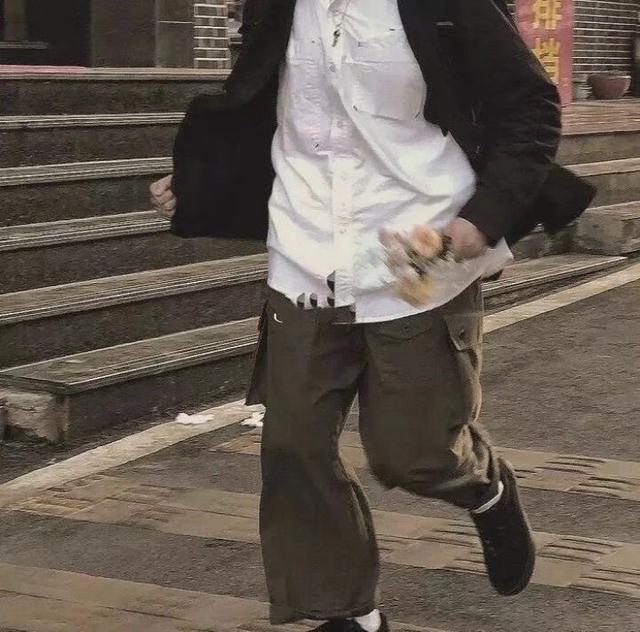 超甜的情侣头像一人一半，甜蜜情侣头像一人一半 涵/你的存在 即之我所爱（甜甜的微信情侣头像）