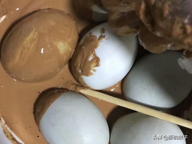 皮蛋的制作方法，皮蛋制作工艺流程（教你在家自制皮蛋）